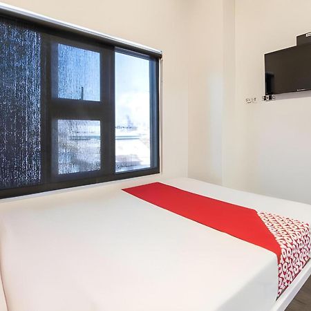 Oyo 563 Mytown New York Hotel Taguig Luaran gambar