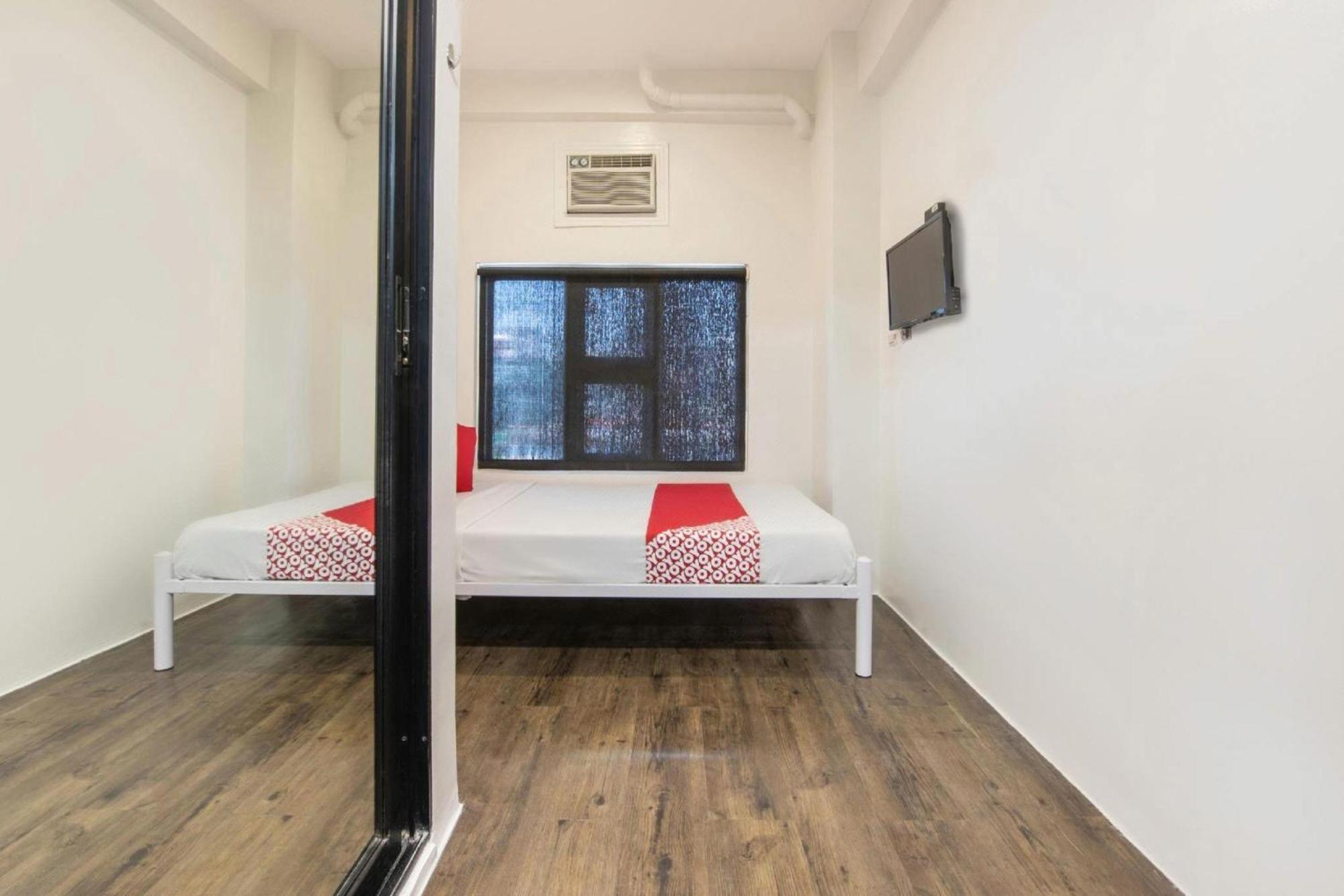 Oyo 563 Mytown New York Hotel Taguig Luaran gambar