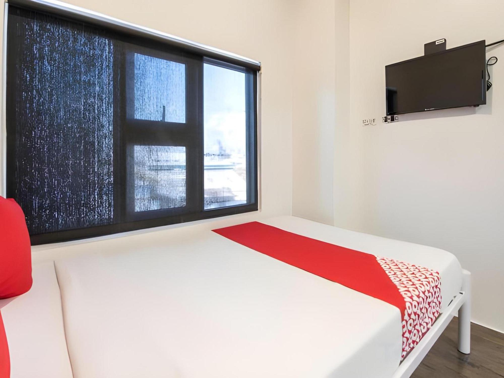 Oyo 563 Mytown New York Hotel Taguig Luaran gambar