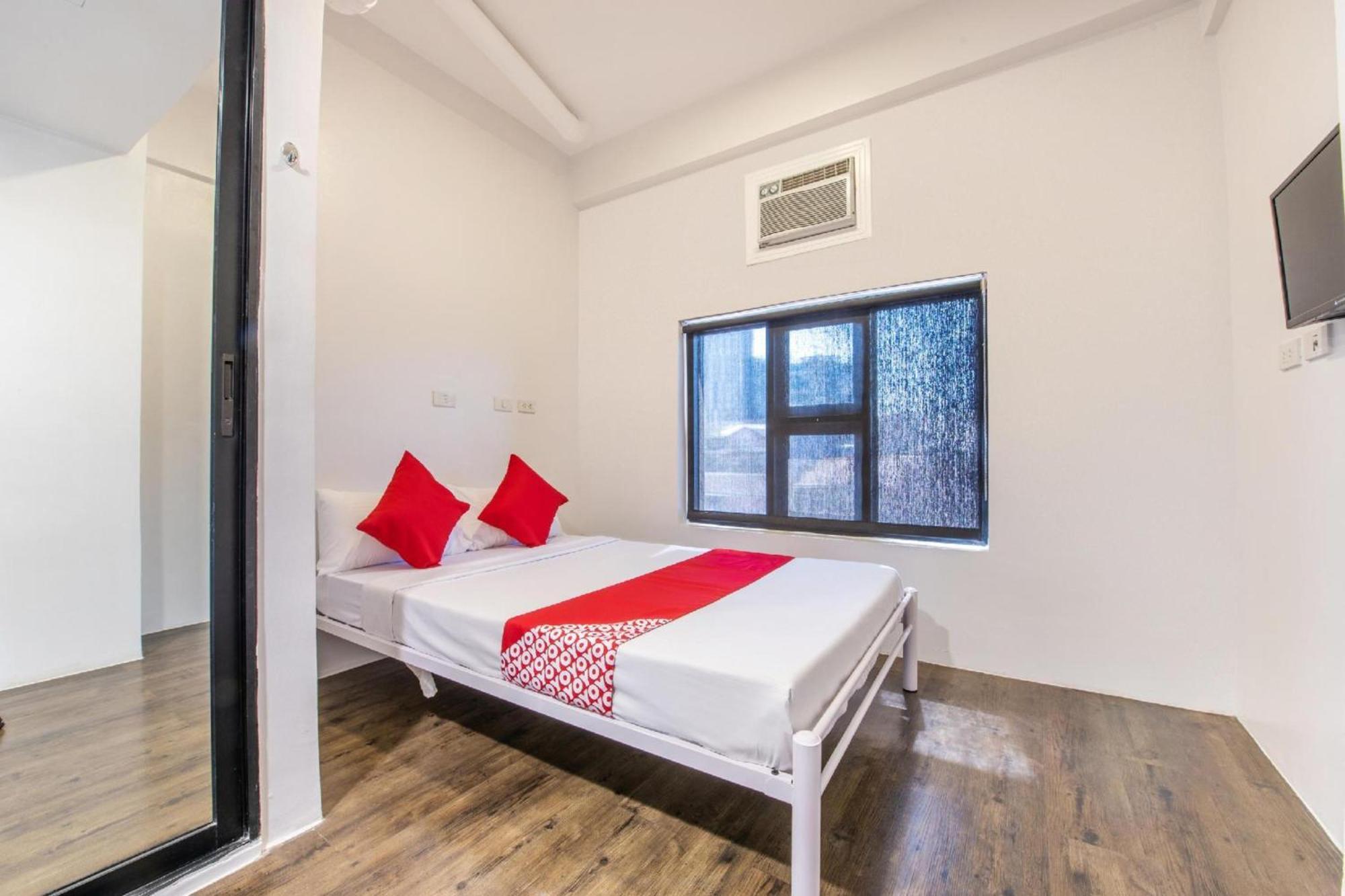 Oyo 563 Mytown New York Hotel Taguig Luaran gambar