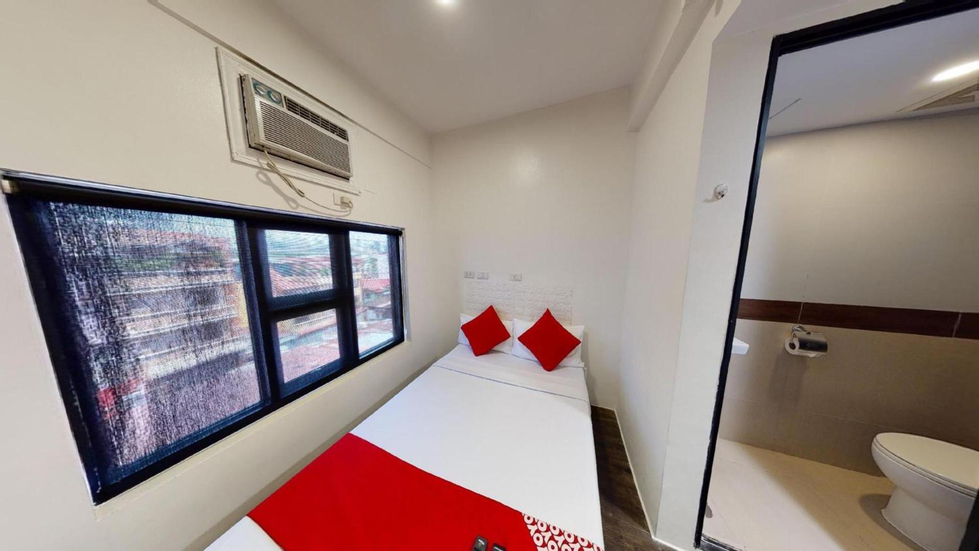 Oyo 563 Mytown New York Hotel Taguig Luaran gambar