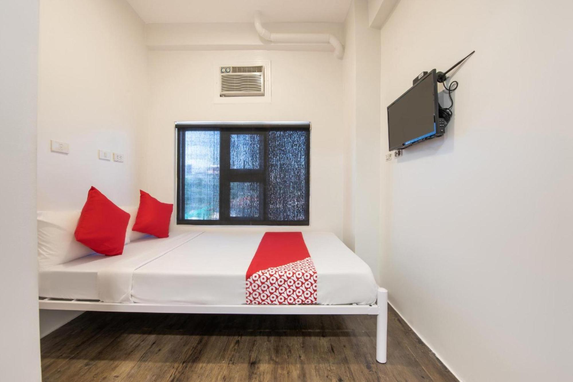Oyo 563 Mytown New York Hotel Taguig Luaran gambar