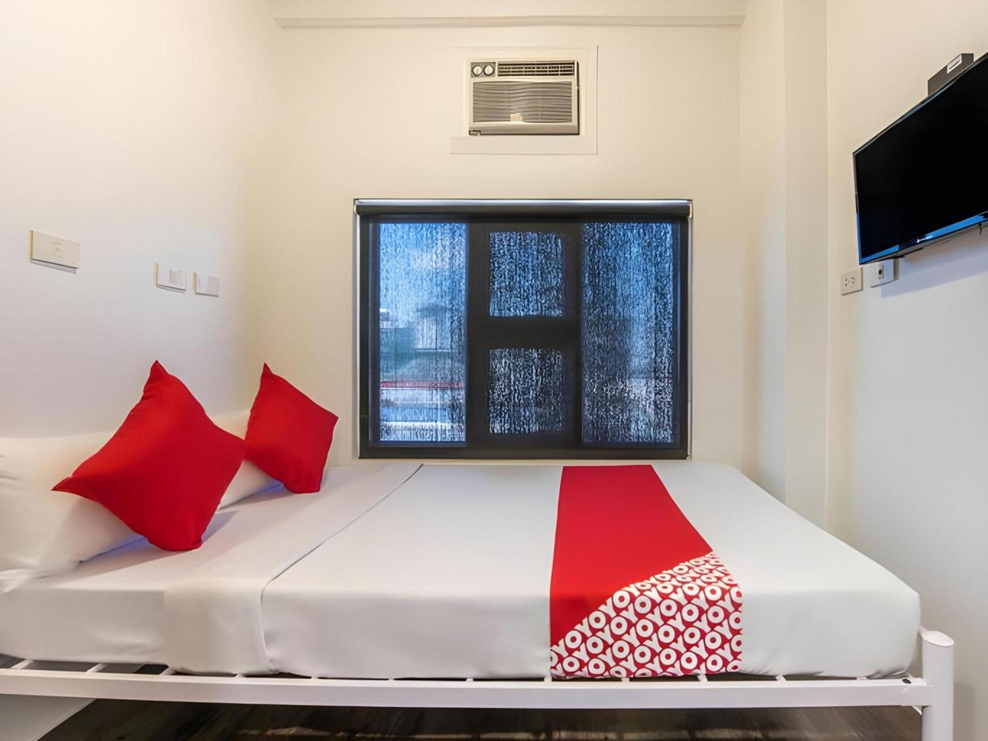 Oyo 563 Mytown New York Hotel Taguig Luaran gambar